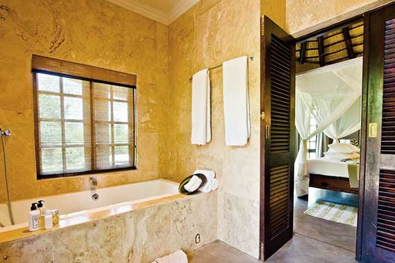 Vuyani Honeymoon Suite