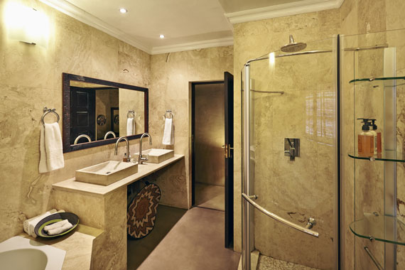 Vuyani Luxury Suite bathroom